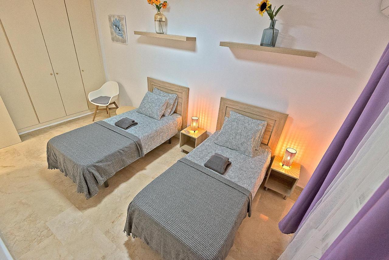 On Beach Deluxe Apartment With Pools And Own Garden 엘푸에르토데산타마리아 외부 사진